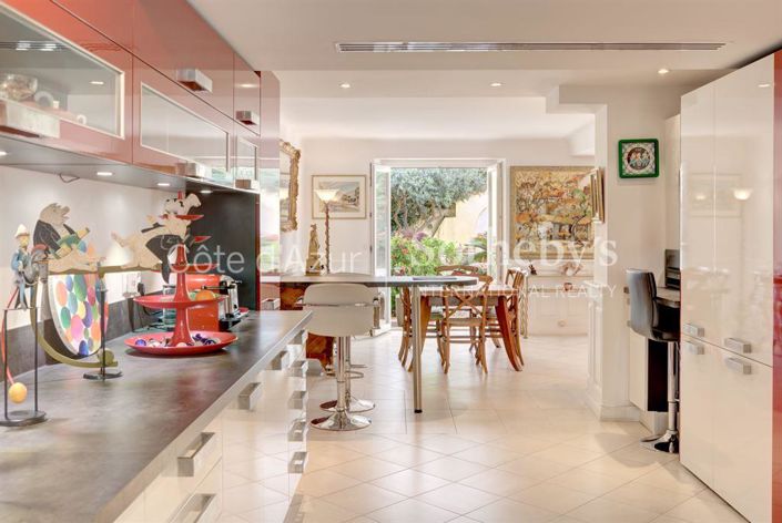 Image No.6-5 Bed House for sale