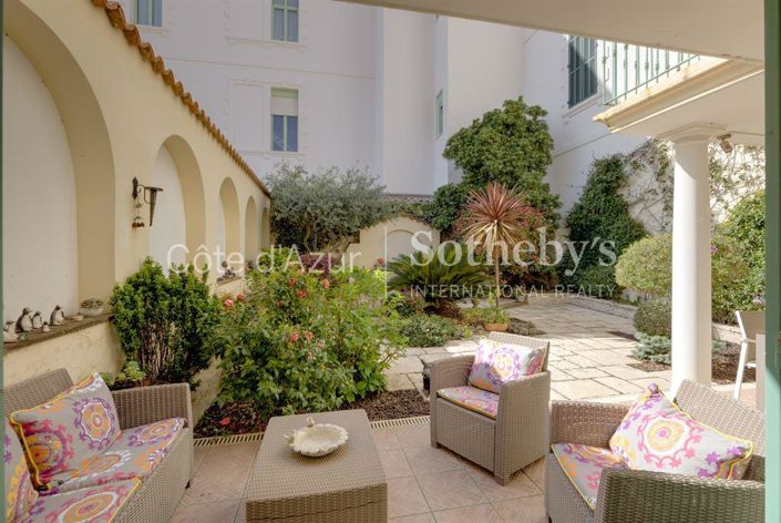 Image No.8-5 Bed House for sale