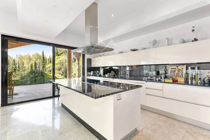 Image No.7-6 Bed House for sale