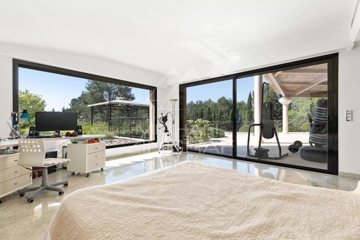 Image No.9-6 Bed House for sale