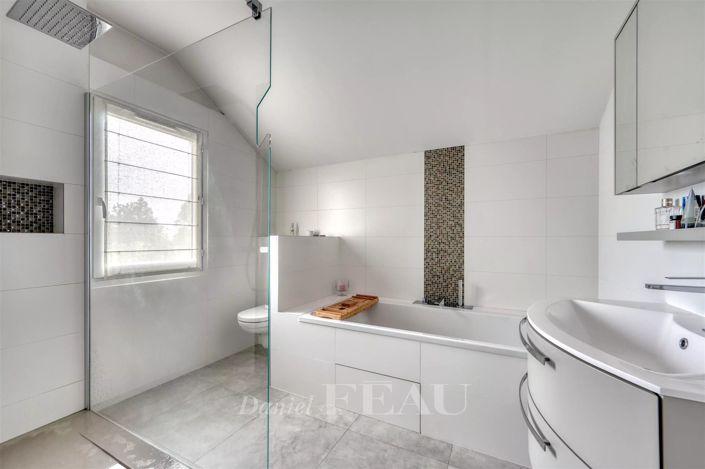 Image No.18-5 Bed House for sale