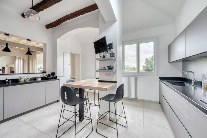 Image No.8-5 Bed House for sale