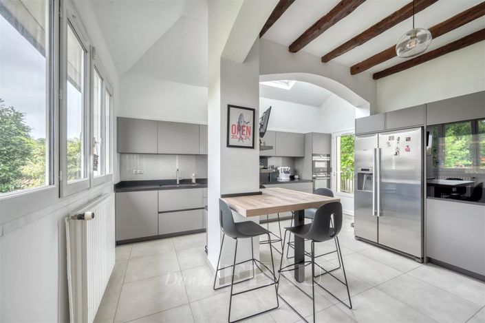 Image No.9-5 Bed House for sale