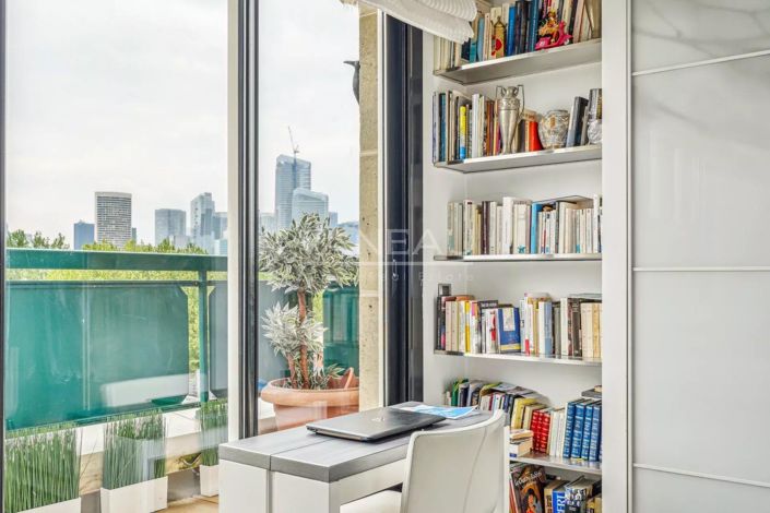 Image No.20-2 Bed Apartment for sale