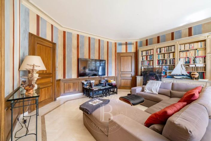 Image No.11-10 Bed House for sale