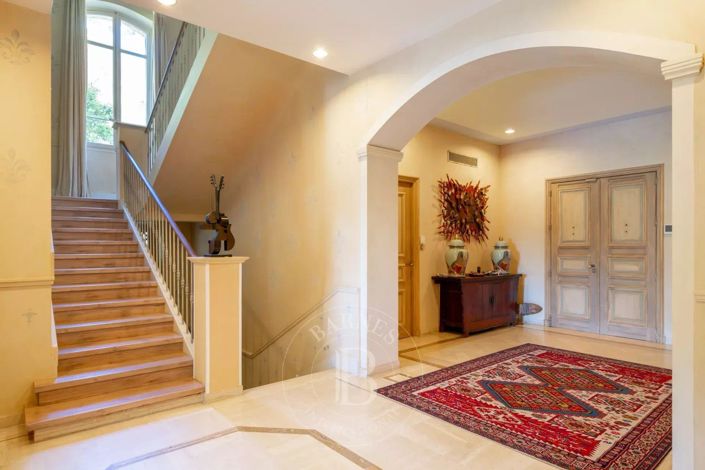 Image No.12-10 Bed House for sale