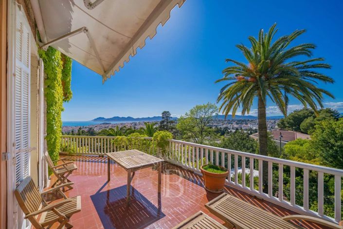 Image No.18-10 Bed House for sale