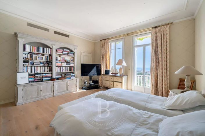 Image No.21-10 Bed House for sale