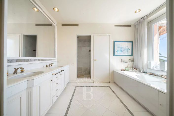 Image No.24-10 Bed House for sale