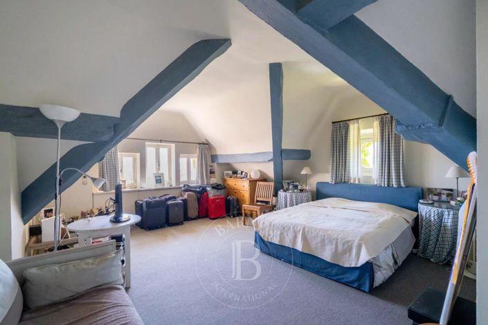 Image No.26-10 Bed House for sale