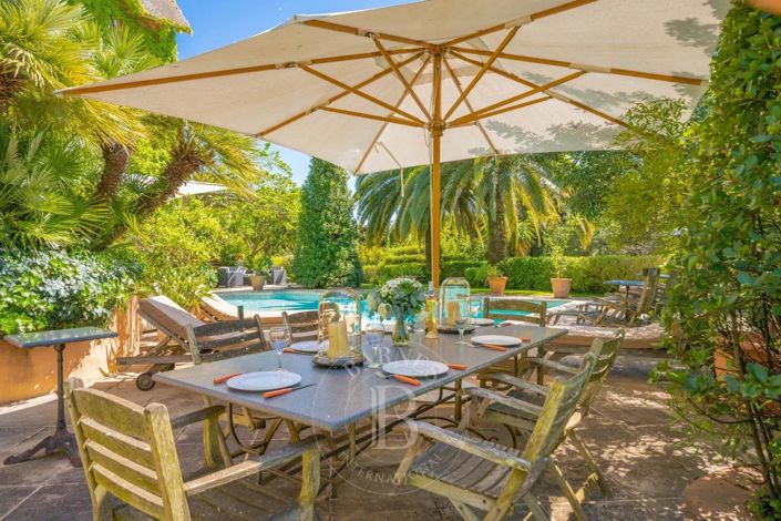 Image No.4-10 Bed House for sale