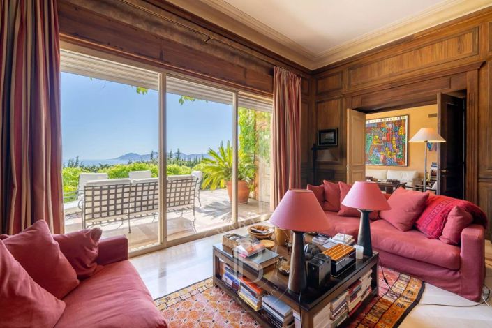 Image No.6-10 Bed House for sale