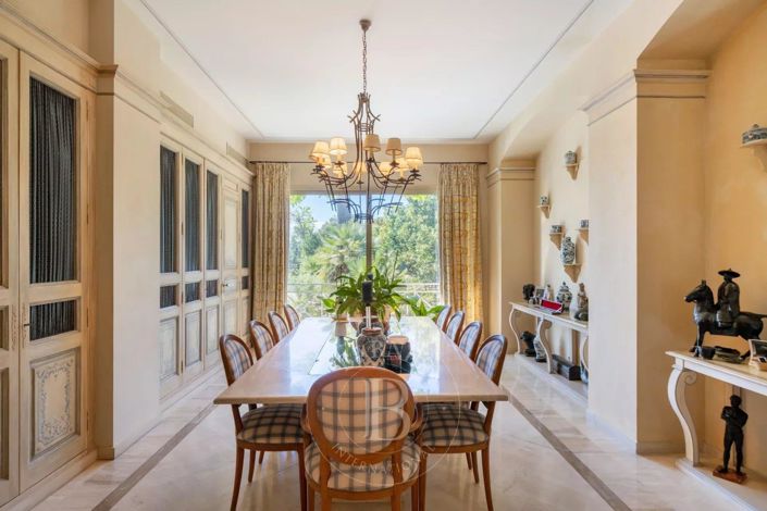 Image No.8-10 Bed House for sale