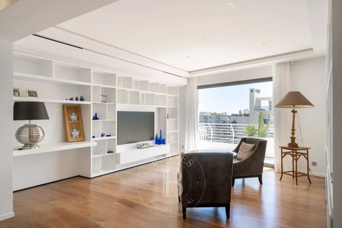 Image No.4-4 Bed Apartment for sale