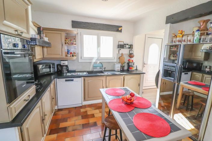 Image No.11-3 Bed House for sale