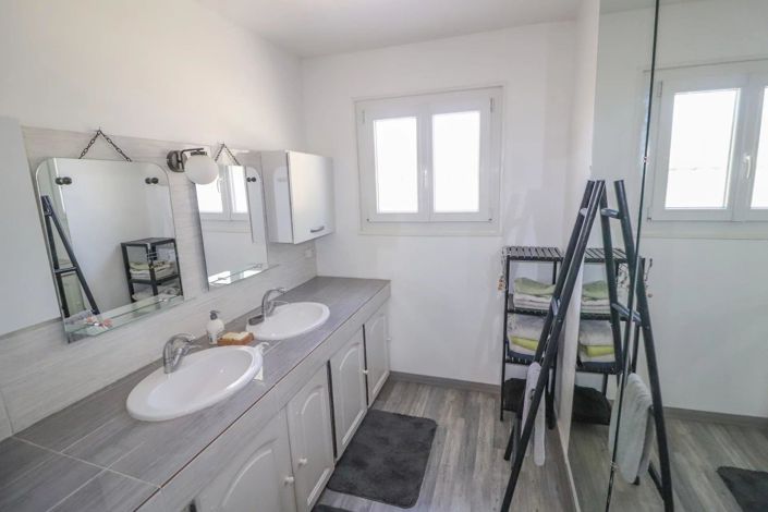 Image No.17-3 Bed House for sale