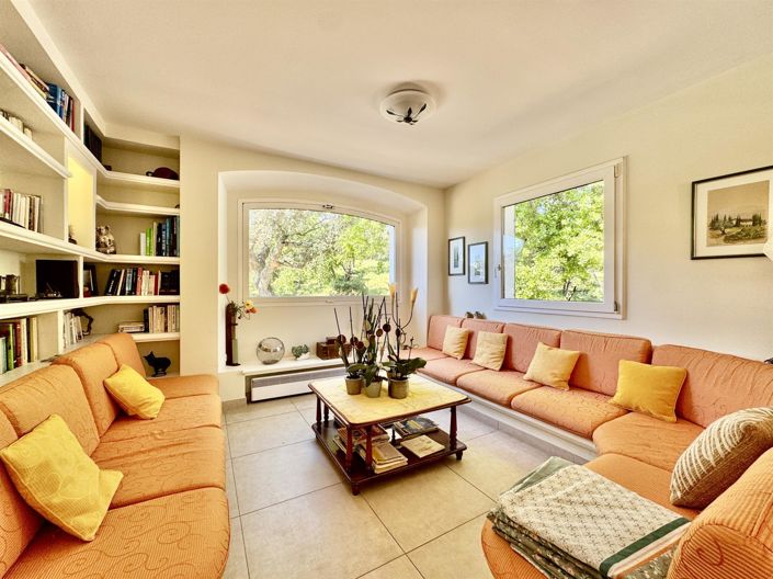 Image No.1-4 Bed House for sale