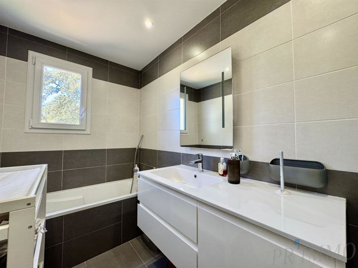 Image No.10-4 Bed House for sale