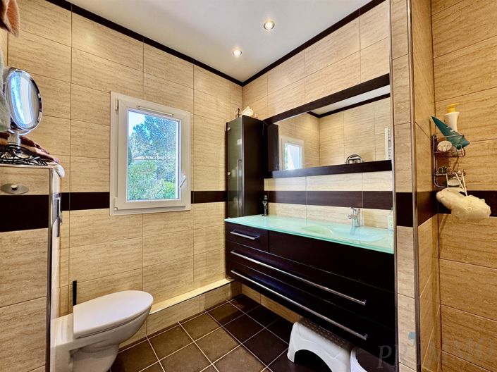 Image No.12-4 Bed House for sale