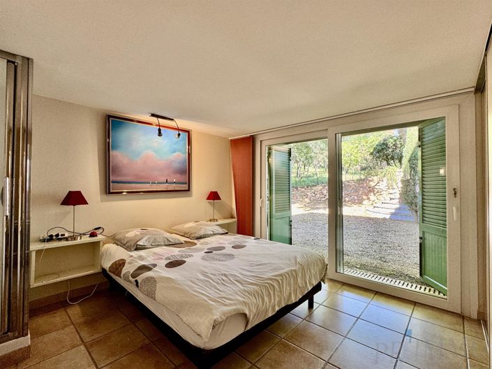 Image No.15-4 Bed House for sale