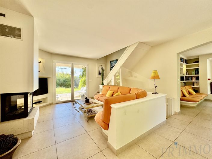 Image No.3-4 Bed House for sale