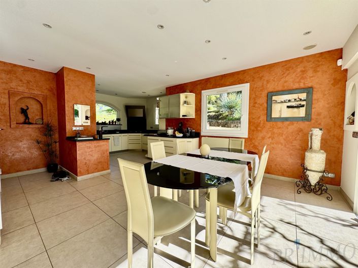 Image No.6-4 Bed House for sale