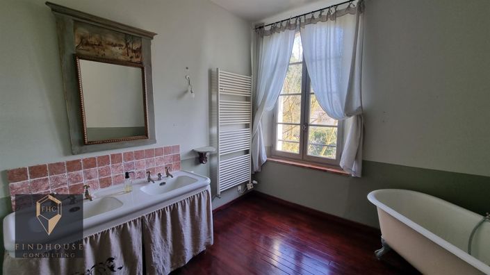 Image No.10-6 Bed House for sale