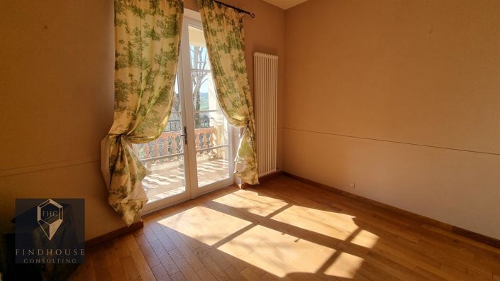 Image No.11-6 Bed House for sale