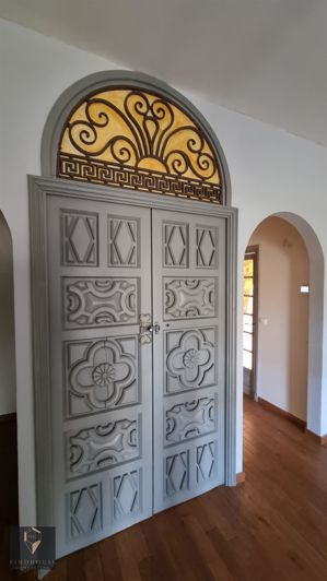 Image No.8-6 Bed House for sale