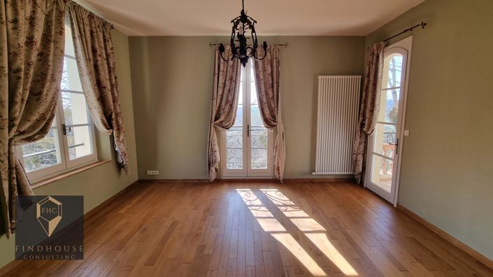 Image No.9-6 Bed House for sale