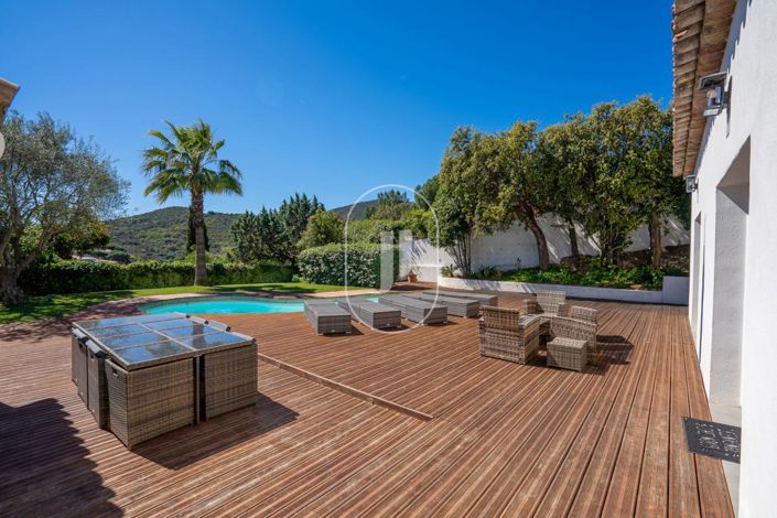 Image No.1-5 Bed House for sale