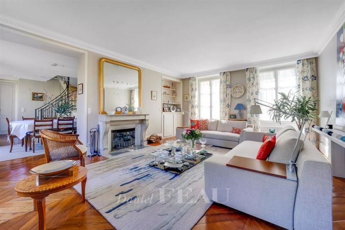 Image No.1-6 Bed House for sale
