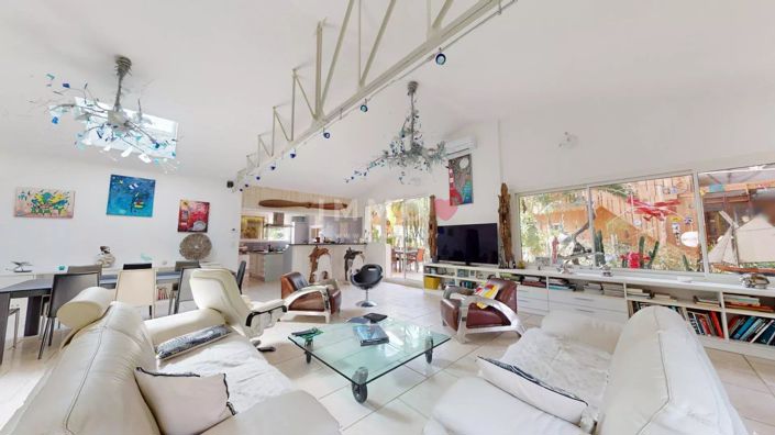 Image No.1-10 Bed House for sale