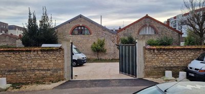 1 - Dijon, Property