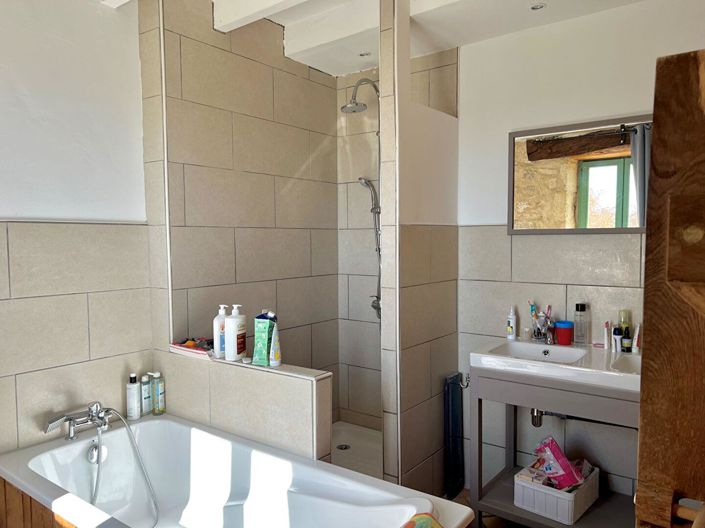 Image No.10-6 Bed House for sale