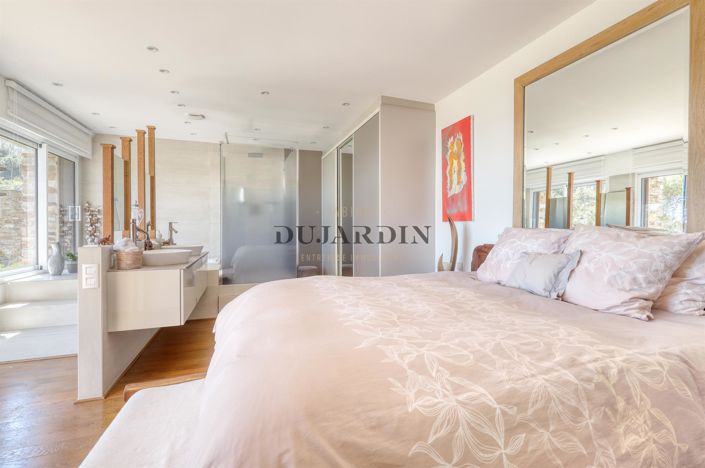 Image No.10-3 Bed House for sale