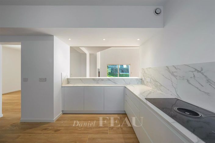 Image No.10-5 Bed House for sale