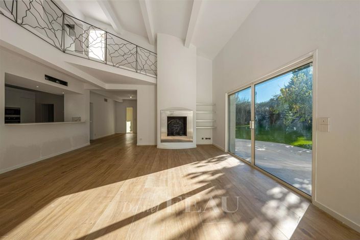 Image No.11-5 Bed House for sale