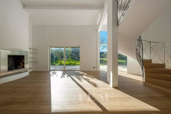 Image No.12-5 Bed House for sale