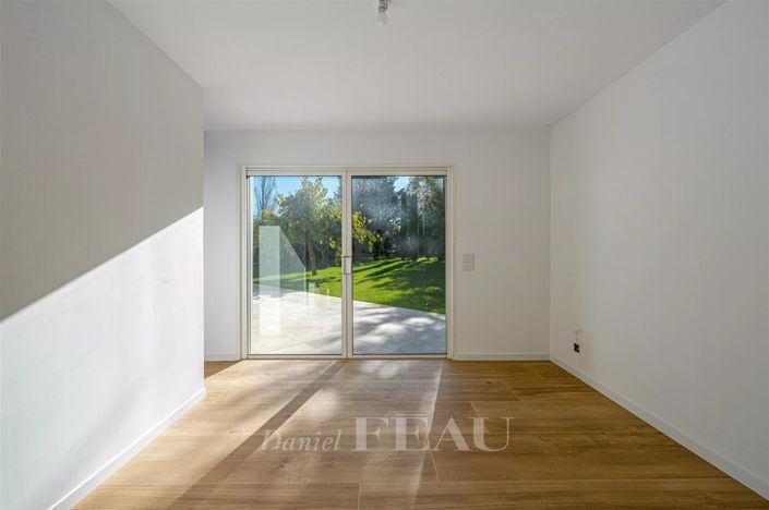 Image No.13-5 Bed House for sale