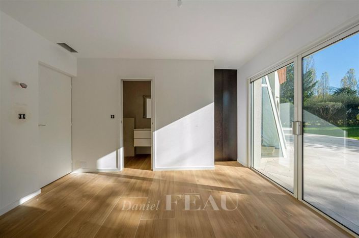 Image No.14-5 Bed House for sale