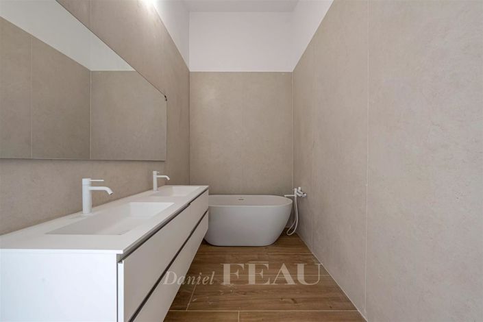 Image No.16-5 Bed House for sale