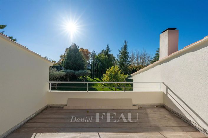 Image No.18-5 Bed House for sale