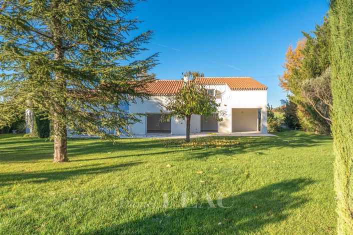 Image No.8-5 Bed House for sale