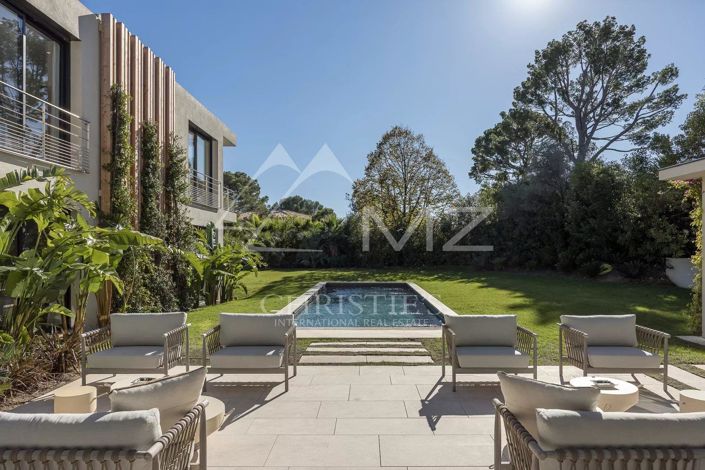 Image No.1-5 Bed House for sale