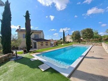 6 Bed House for sale