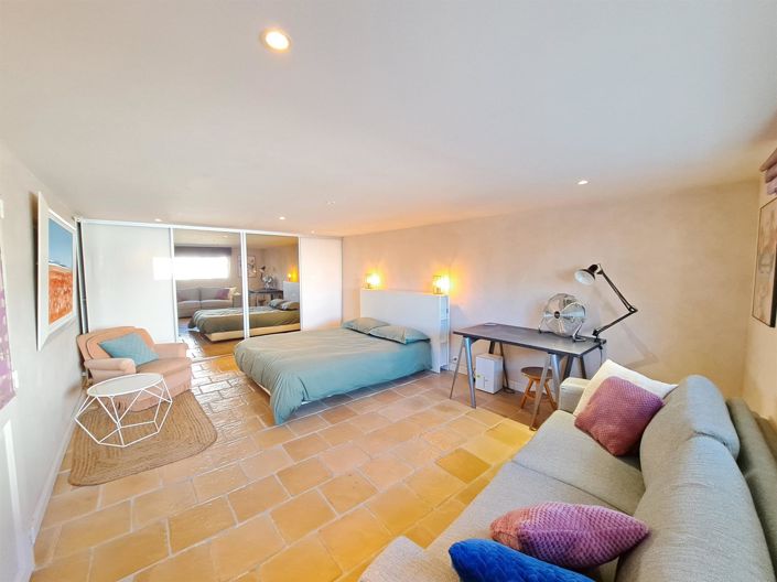 Image No.17-6 Bed House for sale