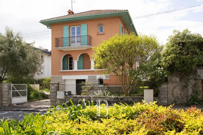 Image No.1-4 Bed House for sale