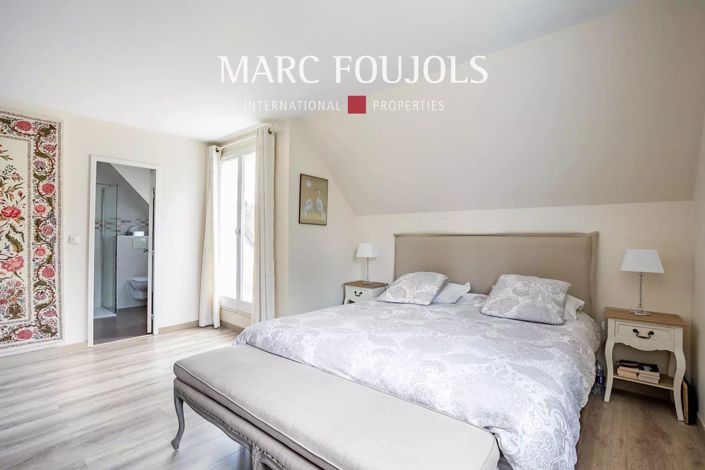 Image No.10-6 Bed House for sale