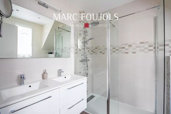 Image No.11-6 Bed House for sale